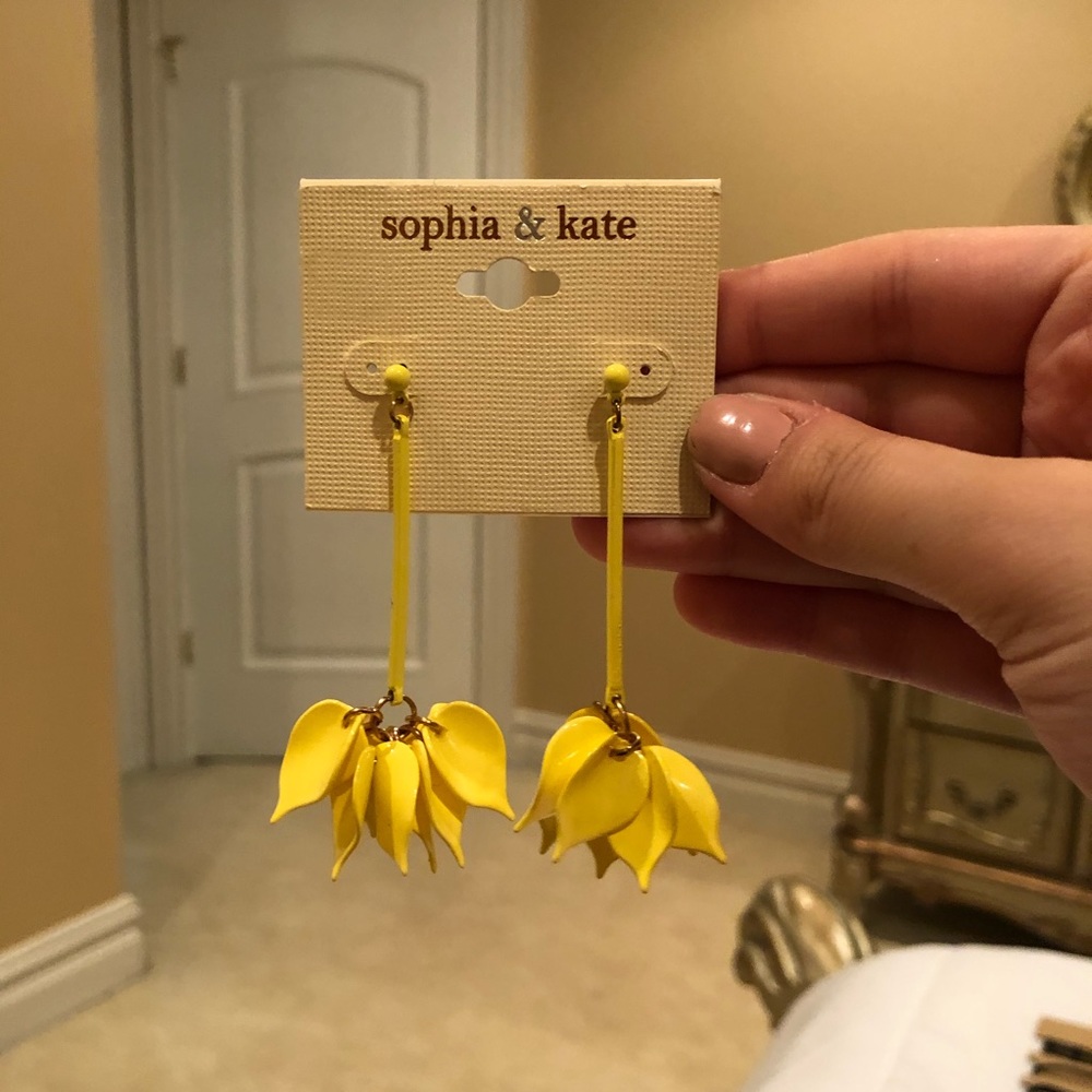 Earrings - Picture 4 of 5